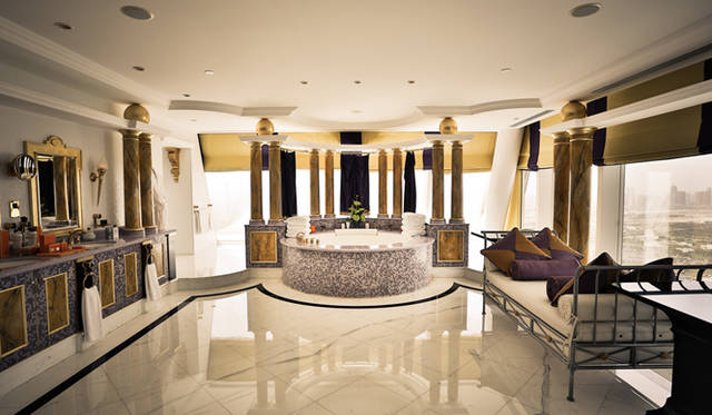 プレジデンシャルスイートの巨大なバスルーム