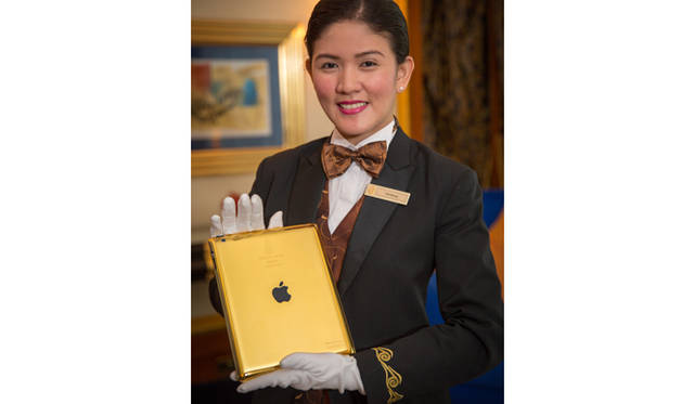 表面には金の加工で有名な、ロンドンの「Gold & Co」による24金の特殊なコーティングが