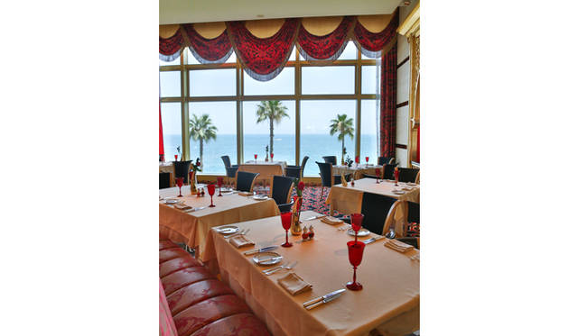 「アル・イワン」