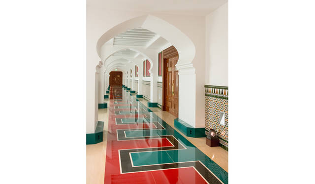 トリートメントルームへつづく廊下