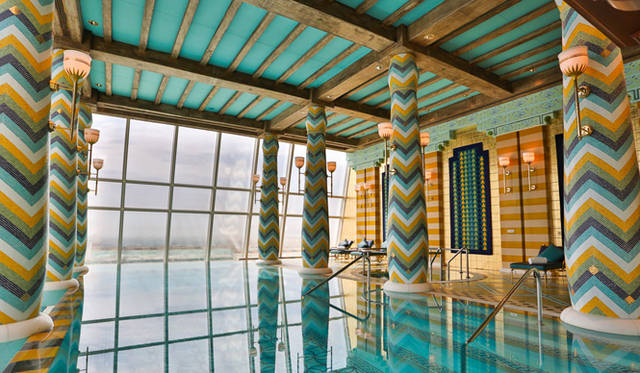 ロマンチック・ムーンライト・スイミングと称した貸し切りプールのアレンジが人気