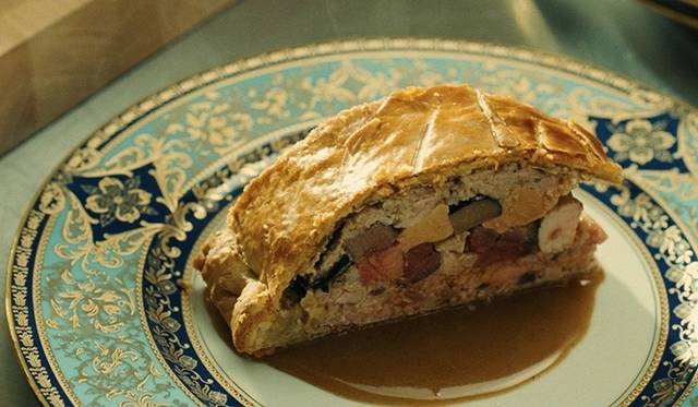 <strong>MOVIE｜ミッテラン元大統領の専属シェフの実話をもとにした『大統領の料理人』</strong>　パレスホテル東京にて映画公開記念特別イベントの料理　美しきオーロラの枕