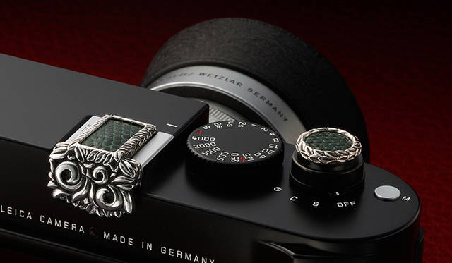 <strong>JAY TSUJIMURA｜ジェイ・ツジムラ</strong>　新型ライカ Leica M240 専用のドレスアップジュエリー「Mr. M for Leica M240」　フォレストグリーン リザード