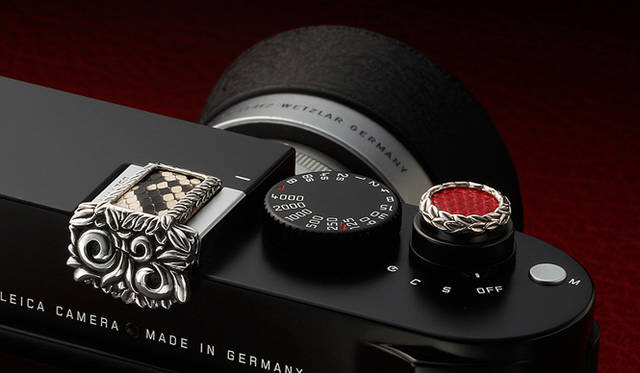 <strong>JAY TSUJIMURA｜ジェイ・ツジムラ</strong>　新型ライカ Leica M240 専用のドレスアップジュエリー「Mr. M for Leica M240」　パッションレッド リザード／ダイヤモンドパイソン スネーク