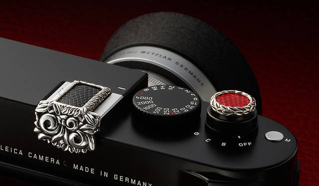 <strong>JAY TSUJIMURA｜ジェイ・ツジムラ</strong>　新型ライカ Leica M240 専用のドレスアップジュエリー「Mr. M for Leica M240」　パッションレッド リザード／ナイトブラック リザード