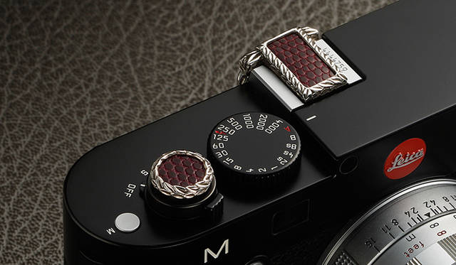 <strong>JAY TSUJIMURA｜ジェイ・ツジムラ</strong>　新型ライカ Leica M240 専用のドレスアップジュエリー「Mr. M for Leica M240」　ダークワイン リザード