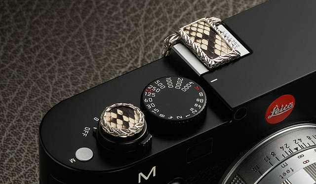 <strong>JAY TSUJIMURA｜ジェイ・ツジムラ</strong>　新型ライカ Leica M240 専用のドレスアップジュエリー「Mr. M for Leica M240」　ダイヤモンドパイソン スネーク