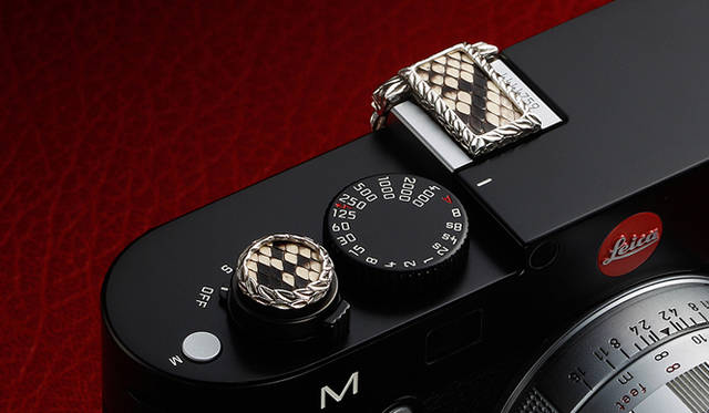 <strong>JAY TSUJIMURA｜ジェイ・ツジムラ</strong>　新型ライカ Leica M240 専用のドレスアップジュエリー「Mr. M for Leica M240」　ダイヤモンドパイソン スネーク