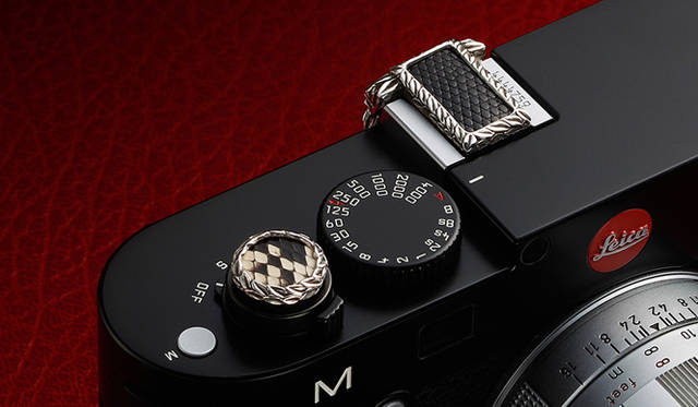 <strong>JAY TSUJIMURA｜ジェイ・ツジムラ</strong>　新型ライカ Leica M240 専用のドレスアップジュエリー「Mr. M for Leica M240」　ダイヤモンドパイソン スネーク／ナイトブラック リザード