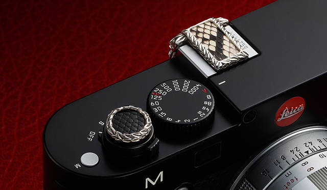 <strong>JAY TSUJIMURA｜ジェイ・ツジムラ</strong>　新型ライカ Leica M240 専用のドレスアップジュエリー「Mr. M for Leica M240」　ナイトブラック リザード／ダイヤモンドパイソン スネーク