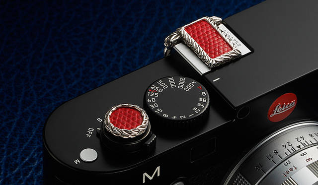 <strong>JAY TSUJIMURA｜ジェイ・ツジムラ</strong>　新型ライカ Leica M240 専用のドレスアップジュエリー「Mr. M for Leica M240」　パッションレッド リザード