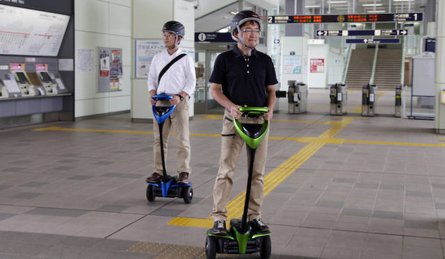 トヨタは、パーソナルモビリティの社会実験として、ロボット特区であるつくば市で実際の運用試験をおこなっている