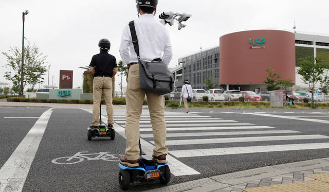 トヨタは、パーソナルモビリティの社会実験として、ロボット特区であるつくば市で実際の運用試験をおこなっている