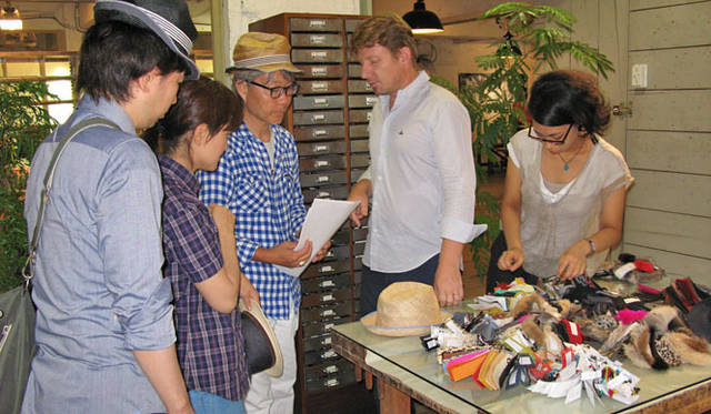 <strong>GLOBE SPECS｜グローブスペックス</strong>　「ミュールバウアー」トランクショー開催　昨年の様子