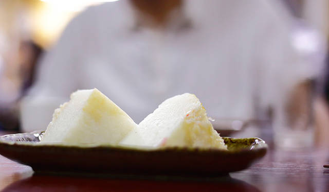 <strong>角田陽太｜東京浪漫酒場</strong>　中目黒「藤八」　名物のはんぺん