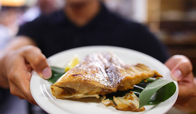 <strong>角田陽太｜東京浪漫酒場</strong>　中目黒「藤八」　まぐろのカマ焼