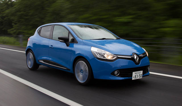 オプションの「パック・クルール」を選択すると、ボディカラーに応じた色をあしらったアルミホイールをはじめ、ダッシュボードやシートなどに特別なカラーリングがほどこされる