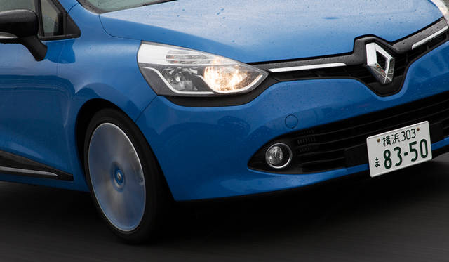 オプションの「パック・クルール」を選択すると、ボディカラーに応じた色をあしらったアルミホイールをはじめ、ダッシュボードやシートなどに特別なカラーリングがほどこされる