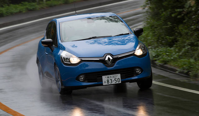 オプションの「パック・クルール」を選択すると、ボディカラーに応じた色をあしらったアルミホイールをはじめ、ダッシュボードやシートなどに特別なカラーリングがほどこされる