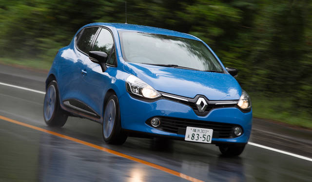 オプションの「パック・クルール」を選択すると、ボディカラーに応じた色をあしらったアルミホイールをはじめ、ダッシュボードやシートなどに特別なカラーリングがほどこされる