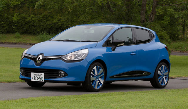 オプションの「パック・クルール」を選択すると、ボディカラーに応じた色をあしらったアルミホイールをはじめ、ダッシュボードやシートなどに特別なカラーリングがほどこされる