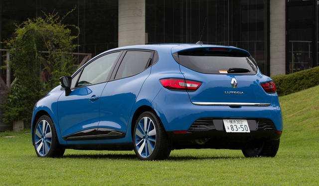 オプションの「パック・クルール」を選択すると、ボディカラーに応じた色をあしらったアルミホイールをはじめ、ダッシュボードやシートなどに特別なカラーリングがほどこされる