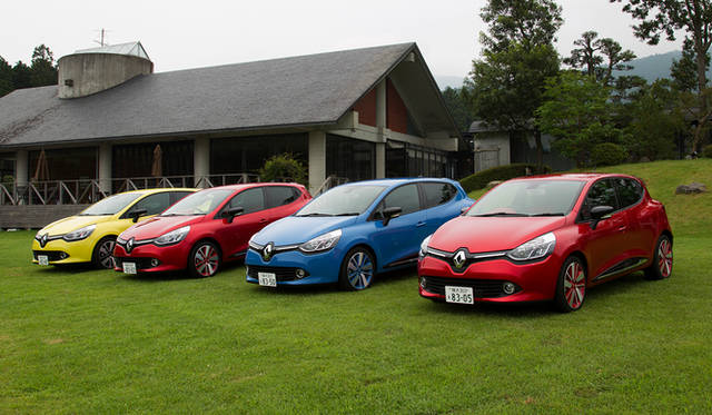 オプションの「パック・クルール」を選択すると、ボディカラーに応じた色をあしらったアルミホイールをはじめ、ダッシュボードやシートなどに特別なカラーリングがほどこされる