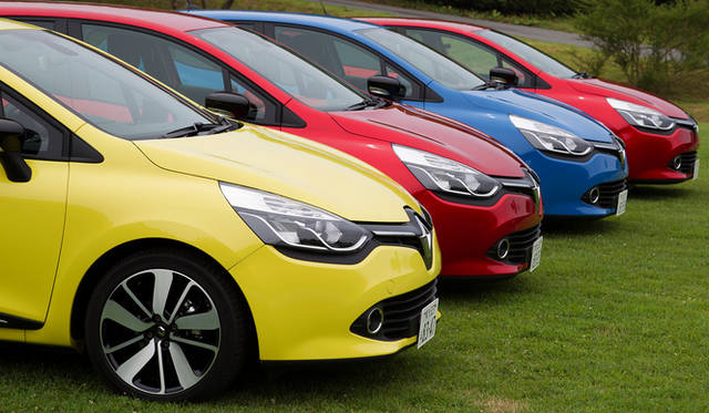 オプションの「パック・クルール」を選択すると、ボディカラーに応じた色をあしらったアルミホイールをはじめ、ダッシュボードやシートなどに特別なカラーリングがほどこされる