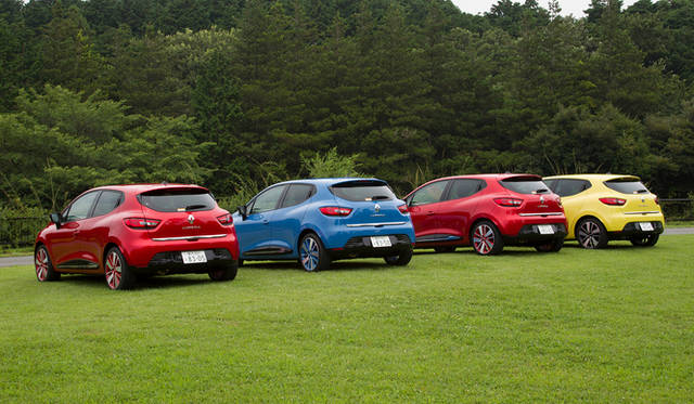 オプションの「パック・クルール」を選択すると、ボディカラーに応じた色をあしらったアルミホイールをはじめ、ダッシュボードやシートなどに特別なカラーリングがほどこされる