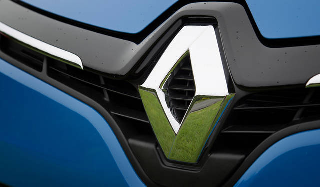 オプションの「パック・クルール」を選択すると、ボディカラーに応じた色をあしらったアルミホイールをはじめ、ダッシュボードやシートなどに特別なカラーリングがほどこされる