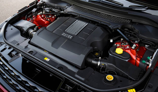 最高出力375kW（510ps）、最大トルク625Nmを発生する5リッターV型8気筒スーパーチャージドエンジン