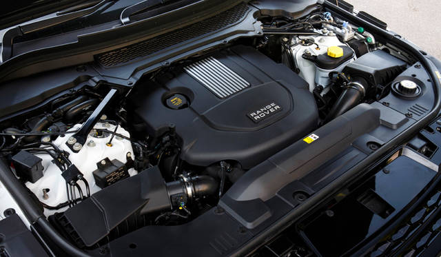 こちらは3リッターV型6気筒スーパーチャージドエンジン。最高出力250kW（340ps）、最大トルク450Nmを発生する