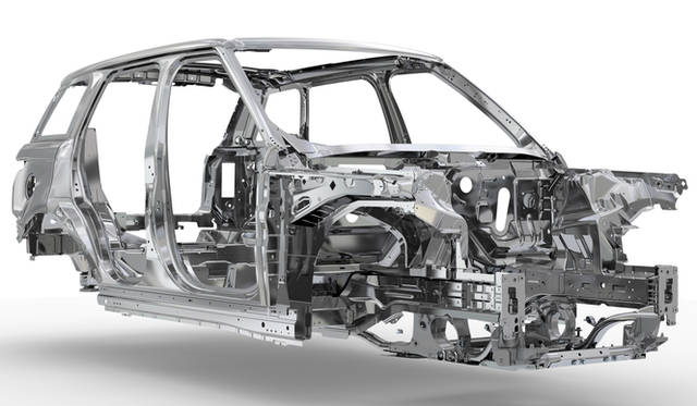 オールアルミ製モノコックボディ25パーセントのボディ剛性アップを果たしつつ、300kgに及ぶ軽量化を実現するのに貢献している