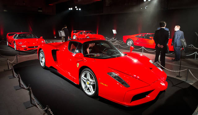 5月末に開催されたジャパンプレミアのイベント会場には、歴代のスペチアーレも展示された。手前は「エンッオ・フェラーリ」。奥左側から「F50」、「F40」、「288GTO」と並ぶ