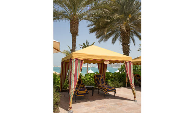 灼熱の太陽の下、カバナは貴重な存在