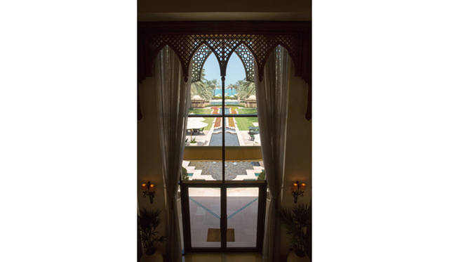 レジデンス＆スパも、エントランスから入るロビーは建物の2階部分に当たる