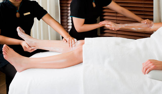 手足のマッサージで締めくくる