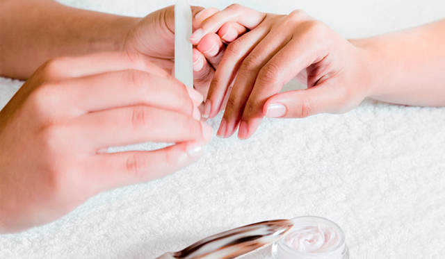 マニキュアのあとは、自爪の美しさで勝負