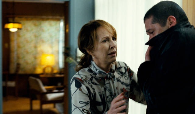 ロランスの母ジュリエンヌは、ヌーヴェルバーグを代表する女優のひとり、ナタリー・バイが演じた