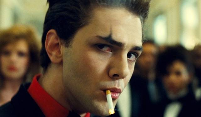 俳優としても活躍するドラン監督。本作にも一瞬だけ登場シーンがある