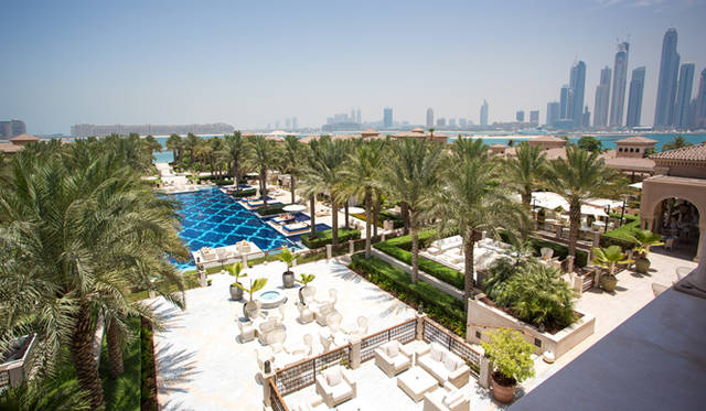 ドバイ本島の摩天楼も一望