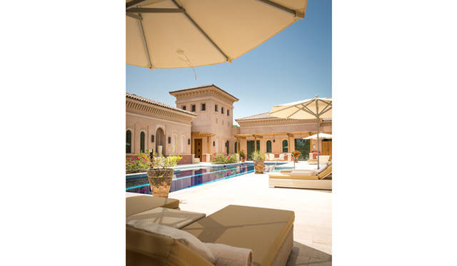 スパのプールは本気で泳げる