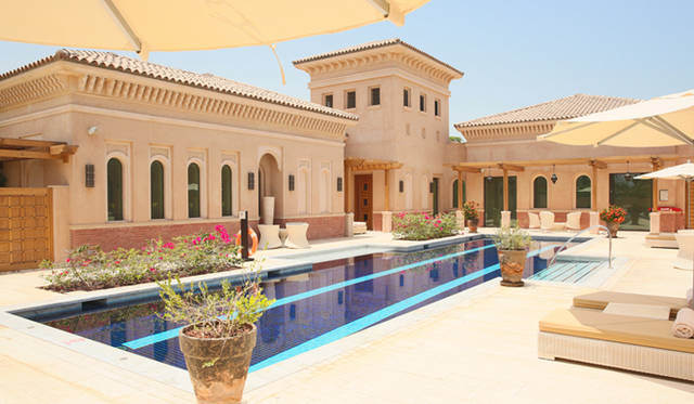 スパのプールは本気で泳げる