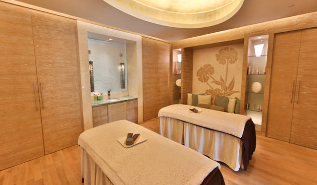 カップル用のスパ・トリートメント・スイート