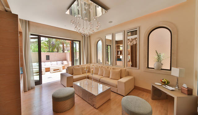 トリートメント・スイートには、リビングルームまで付いている