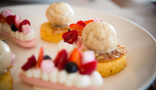 デザートの盛り合わせ。大盛りでも完食間違いなし