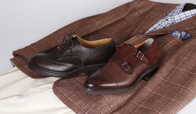 <strong>ISETAN MEN’S｜伊勢丹</strong>　2013-14年秋冬靴コレクション　手前／靴10万2900円（サントーニ／伊勢丹新宿店メンズ館）。奥／靴6万7200円（トリッカーズ／伊勢丹新宿店メンズ館）