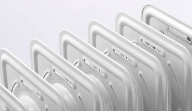 「デジタルラディアント オイルヒーター」4～10畳用 4万3800円 、3～8畳用 3万8800円