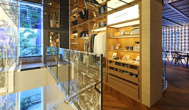2Fには“日本の匠と共に提案するライフスタイル アイテム”というコンセプトに賛同した14社とともにコラボレーションした、18種類のアイテムを販売するスペース「CREAFTED FOR LEXUS」