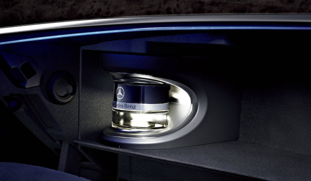 s-class_perfume_atomizer イオン効果やパフュームアトマイザーをそなえた「エアバランスパッケージ」
